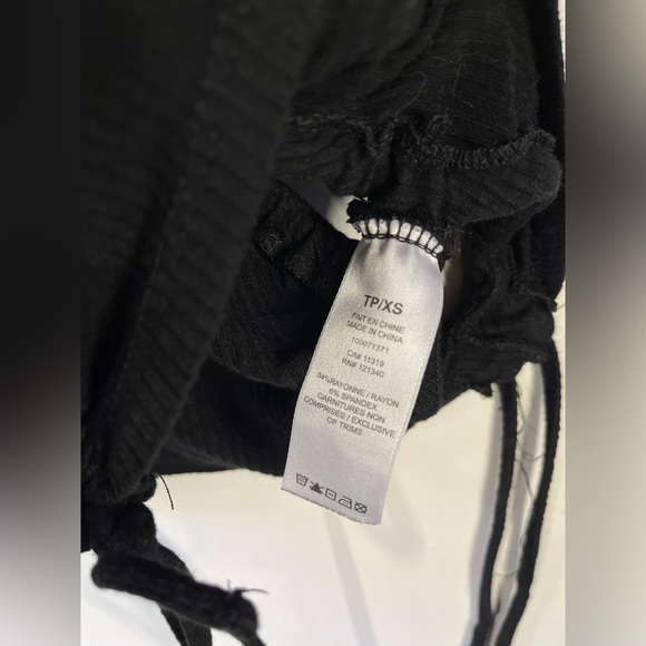 Garage Cutout Crop Top - Picture 4 of 6